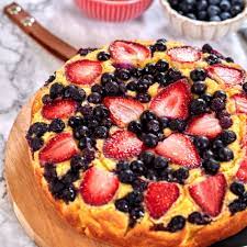 https://www.lowcarbspark.com/almond-flour-strawberry-blueberry-cake/ gambar png