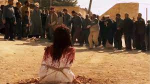 中东的石刑有多残忍？女人犯错后要被埋在土里，让全村人丢石头- YouTube