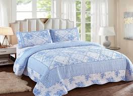 Everly Blue Rose 3pc Queen Quilt Set