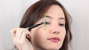 how to apply makeup to small eyes with
