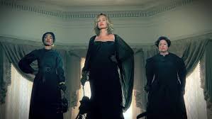 Besieged by marie laveau's army, zoe unleashes a new power. American Horror Story Coven Tv Review Hollywood Reporter