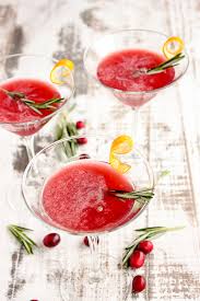 Sweet vermouth, 2 bar spoons raspberry eau de vie, 4 dashes angostura bitters, and 1 pinch sea salt. Rosemary Infused Cranberry Bourbon Martini Lisa S Dinnertime Dish