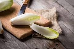 What does endive taste like?