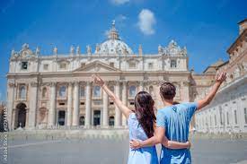 Tourists Couple By Vatican City And St Peter S Basilica Church  gambar png