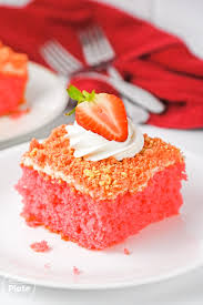 easy strawberry crunch cake recipe