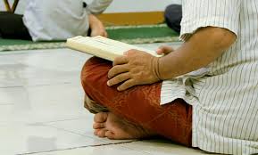 Niatkan dan mohonkan rezeki yang. Apa Saja Keutamaan Membaca Surat Al Waqi Ah Yayasan Masjid Pedesaan