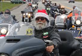 1 500 motorcyclists deliver toys