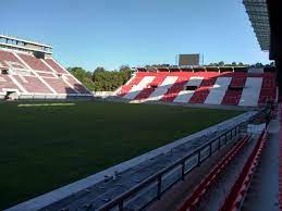 Sólo ve la parte frívola del fútbol. Estadio Jorge Luis Hirschi Wikipedia