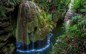 Cascada bigăr se afla la 83 de kilometri distanta de orșova dacă ajungeți în zona parcului natural cheile nerei beuşnita, pe lângă frumusețea cascadei bigăr mai aveți posibilitatea de a vizita. Cascada BigÄƒr Romania Explore