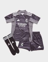 Real madrid und adidas haben das trikot für die saison 2021/22 vorgestellt. Black Adidas Real Madrid 2021 22 Gk Home Kit Children Jd Sports