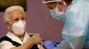 Revise aquí la actualización diaria. Araceli De 96 Anos La Primera Persona Vacunada En Espana