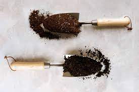 potting soil and potting mix