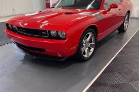 The 2010 dodge challenger is the most retro of 'em all, but don't let that make you think it's disappointing in features, comfort, or refinement. Used 2010 Dodge Challenger For Sale Near Me Edmunds