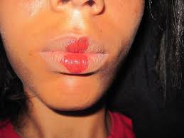tiny lips how to paint a tiny lip
