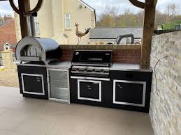 outdoor kitchen pizza oven bbq