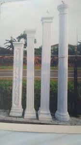 Ukiran pilar teras dibuat dari batu alam paras jogja (batu putih) berupa lempengan batu yang diukir secara manual/ditatah untuk membungkus tiang pilar cor beton agar lebih cantik. Harga Tiang Rumah Hal