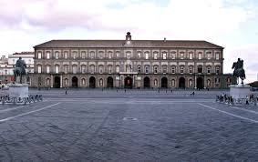 L'operazione ebbe il carattere del recupero artistico delle stanze abbandonate dagli ultimi suoi abitanti, i membri della dinastia di casa savoia durante gli sconvolgimenti. Il Palazzo Reale Di Napoli