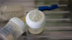 Botol kecil, namun m4 lebih efektif saat di gunakan untuk menghilangkan sablon. Cara Mencuci Botol Susu Bayi Dan Tips Mensterilisasi Dot Yang Aman Tirto Id