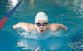 pro swimmer proves size doesn t matter