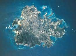 Анти́гуа и барбу́да — государство на одноимённых островах и острове редонда в группе малых антильских островов (карибское море). Antigua Kleine Antillen Wikipedia