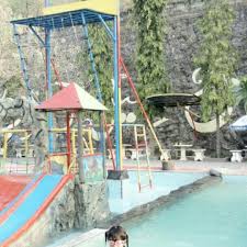 Selain itu di dynasty water world menyediakan berbagai kolam renang lengkap dengan wahana airnya yang fantastik. Kolam Renang Bukit Awan Randu Agung