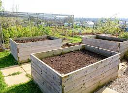 how deep should a raised garden bed be
