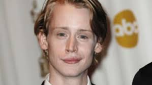 Macaulay culkin first came into showbiz when he was 4 appearing in a number of stage shows. Macaulay Culkin La Biographie De Macaulay Culkin Avec Gala Fr