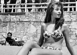 She broke temporary film taboos against nudity, and her notable movies included and god created. Aventuras Na Historia Brigitte Bardot O Polemico Sex Symbol De Paris