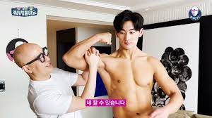 韓國肌肉帥哥洗澡視頻精華- YouTube
