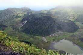 The country's largest volcano, la soufrière, is active. La Soufriere Volcano Blick In Den Krater Picture Of Sailor S Wilderness Tours St Vincent Tripadvisor
