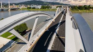 Mit einem großen eröffnungsfest wird die neue eisenbahnbrücke am samstag, 28. Brucken Opener Linz Termine