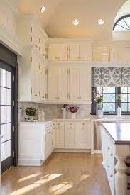 Benjamin Moore Ivory White On The