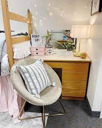 8 tips to make your dorm room