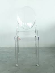 Jetzt haben sie die möglichkeit diese stühle günstig zu kaufen. Kartell Victoria Ghost 4857 Philippe Starck Glasklar Transparent Stuhl Gunstig Kaufen Ebay
