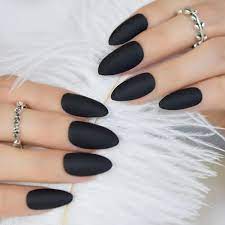 Матовые чёрные ногти