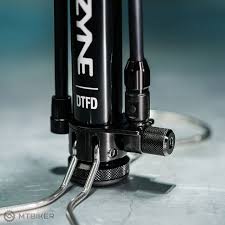 lezyne digital travel floor drive