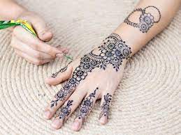 Cara menghias henna dengan 20 motif g. Cara Membuat Gambar Henna Di Tangan Yang Mudah Dan Sederhana Hot Liputan6 Com