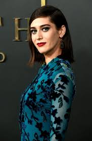 lizzy caplan attends the premiere of
