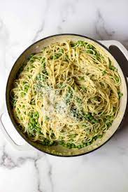 simple spaghetti with peas garlic and