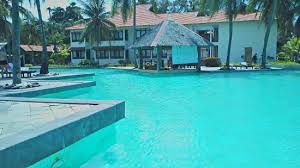 Menginap di tepi pantai yang lokasinya masih berada di jakarta. Pool And Standard Room Picture Of Sutra Beach Resort Terengganu Kampung Ru Tapai Tripadvisor