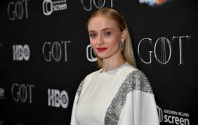 Game of thrones star sophie turner says she falls in love with people because of their soul not their gender. Sophie Turner Reveals Sansa Stark S Fate Beyond Game Of Thrones