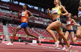 Less than 12 hours after falling in the first round of the women's 1,500 meters but getting back up to win her heat, sifan hassan of the netherlands won gold in the women's 5,000 meters. Bebgvbf5zrf22m