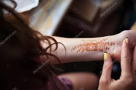 Henna Tetování Na Ruku Dívky Stock Fotografie Sfinks 107714360