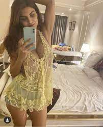 Ga*ndii Ba*at actress Anveshi Jain wore a netted top, private pictures  leaked online - informalnewz