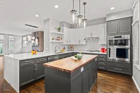 2019 trends in two tone kitchen design
