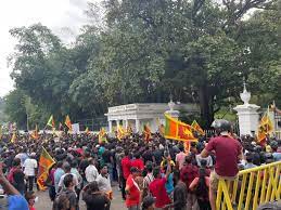 Sri Lanka Economic Crisis Protest President Gotabaya Rajapaksa Flew | Sri  Lanka Crisis: श्रीलंका में फिर भड़की हिंसा, प्रदर्शन के बाद आवास छोड़कर  भागे राष्ट्रपति राजपक्षे