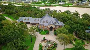 Mark cuban lives in preston hollow, a very wealthy neighborhood of dallas, texas. Sports Lover S Dream Home Mark Cuban S Brother In Law S D Fw Estate Listed For 10 Million Wfaa Com