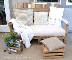 23 Diy Pallet Patio Furniture Projects