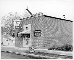Many chicagoans on the north side have probably never tried home run inn as its a south side establishment! The Original Home Run Inn Pizzeria Cicero Illinois Chicago Photos Downtown Chicago Chicago History