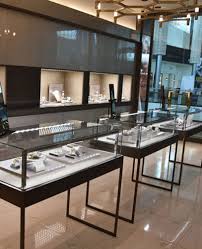 luxury retail gl jewelry display